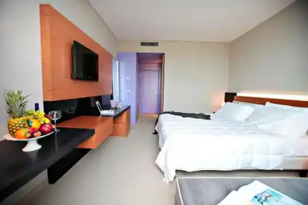 Cosmopolitan - 4