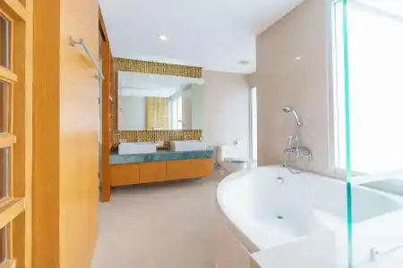 Royal Beach View Suites - 17