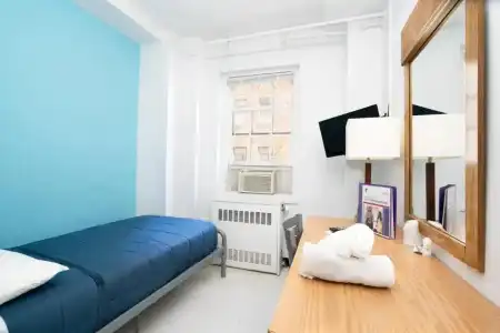 West Side YMCA Hostel - 12