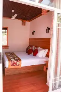 New Breeze Inn - 9