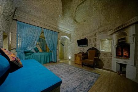 Holiday Cave - 137