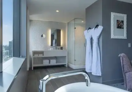 W Bellevue - 73
