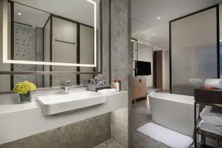 Crowne Plaza Shanghai Nanjing Road by IHG - 11