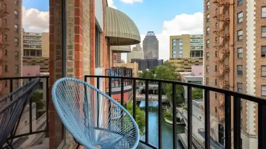 Riverwalk Plaza - 82