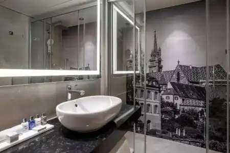 Radisson Blu, - 71