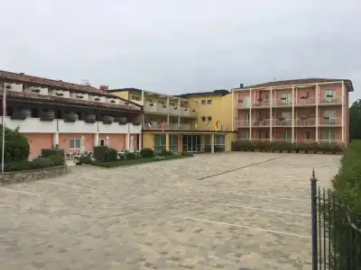 Bella Lazise - 0