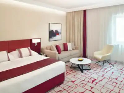 Mövenpick & Apartments Bur Dubai - 41