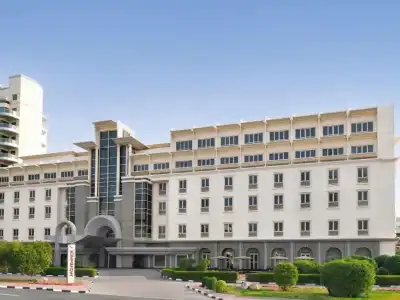 Mövenpick & Apartments Bur Dubai - 1