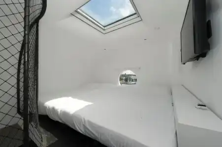 Botel - 26