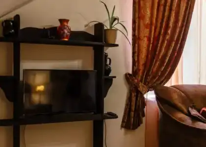 Mini-Glove House - 85