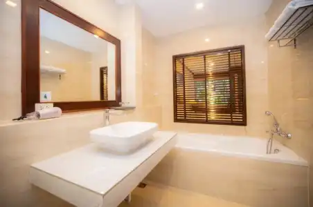 Baumanburi Patong - 103