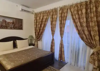 Mini-Glove House - 90