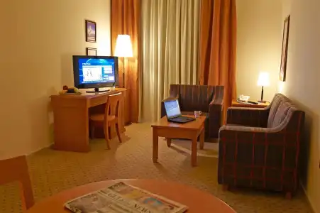 Golden Tulip Sharjah Apartments - 64