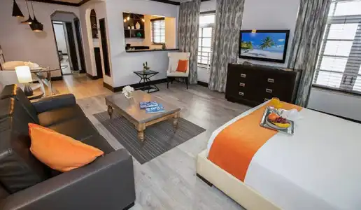 Lincoln Arms Suites - 30