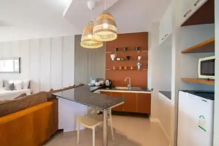 Royal Beach View Suites - 18