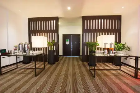 Holiday Inn Abu Dhabi by IHG - 10