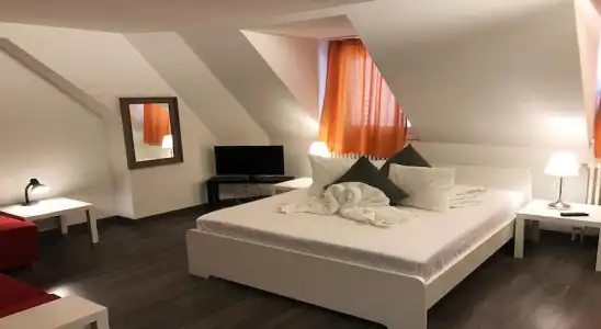 INSIDE FIVE City Apartments - 13
