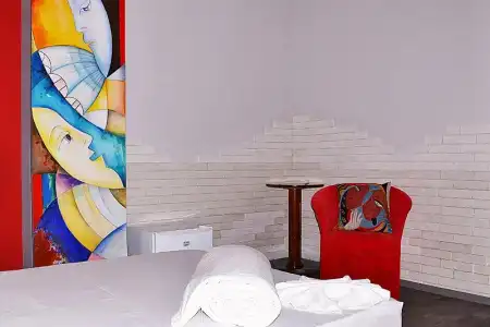 Studio - 32