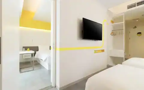 YELLO Kuta Beachwalk - 12