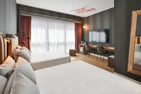 The Modernist - 62