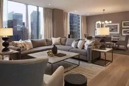 Hilton - 13