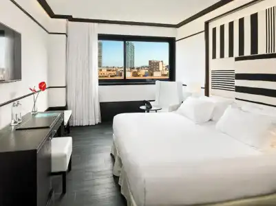 H10 Marina Barcelona - 13