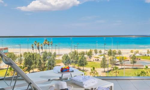 West All Suites - 34