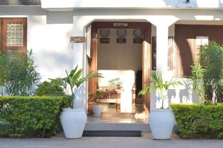 Chukwani Executive Inn - 1