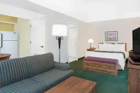Hawthorn Extended Stay by Wyndham Green Bay - 48