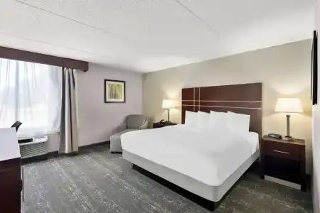Best Western Luxbury Inn Fort Wayne - 44