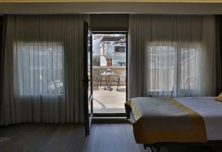 Seraglio & Suites - 94