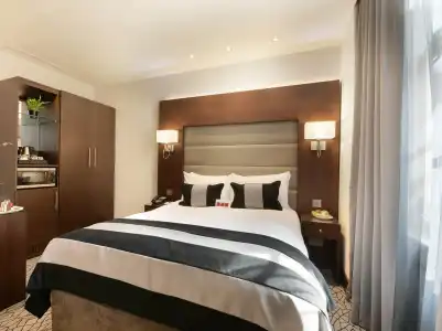 Park Grand Paddington Court - 45