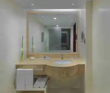 Radisson Blu Shanghai New World - 96
