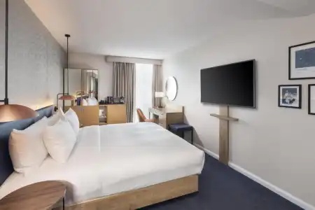 Hilton Garden Inn Bristol City Centre - 2