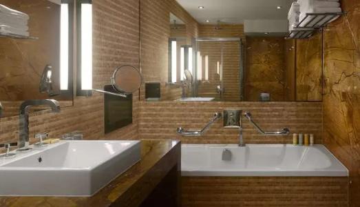 Radisson Blu Royal, - 53