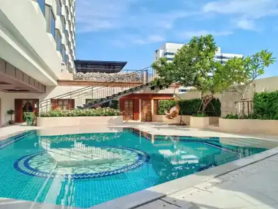 Evergreen Laurel - 28