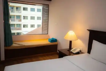 Baumanburi Patong - 50