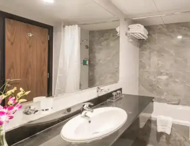 Hawthorn Suites by Wyndham Center - 69