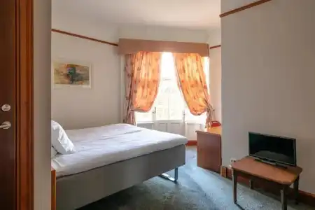Victoria - 25