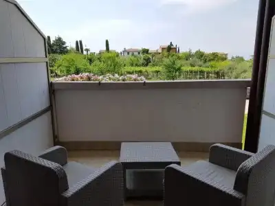 Bella Lazise - 30