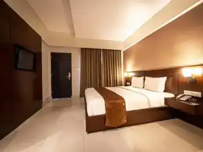 Yulia Beach Inn Kuta - 30