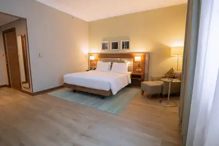 Hilton Garden Inn Dubai Al Muraqabat - Deira - 6