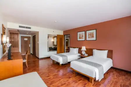 Naithonburi Beach Resort - 38