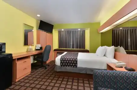Quality Inn & Suites Fort Worth North - Haltom City - 38