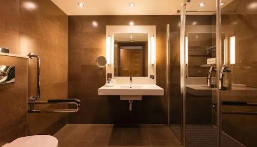 Radisson Blu Royal, - 13