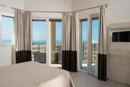 ApartSheila - 31
