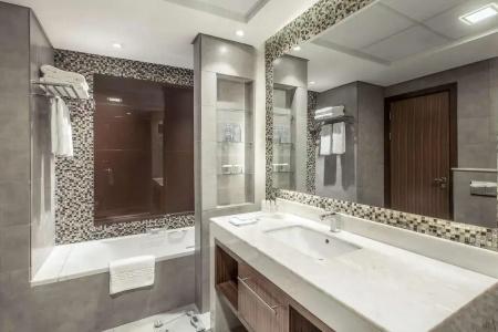 Radisson Blu, Dubai Waterfront - 33