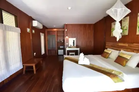 Koh Ngai Thanya Beach Resort - 7