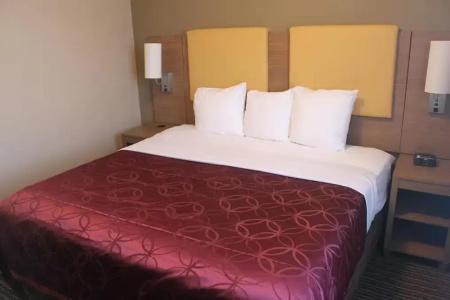 Days Inn by Wyndham Brooklyn Borough Park - 11
