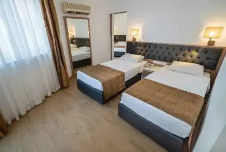 Kleopatra Celine - 57